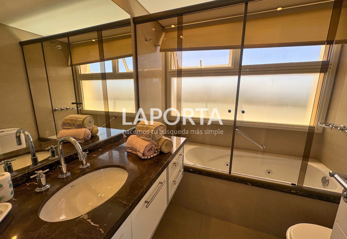 Apartamento ID.1516 - Apartamento en venta en Casino Tower, Punta del Este.