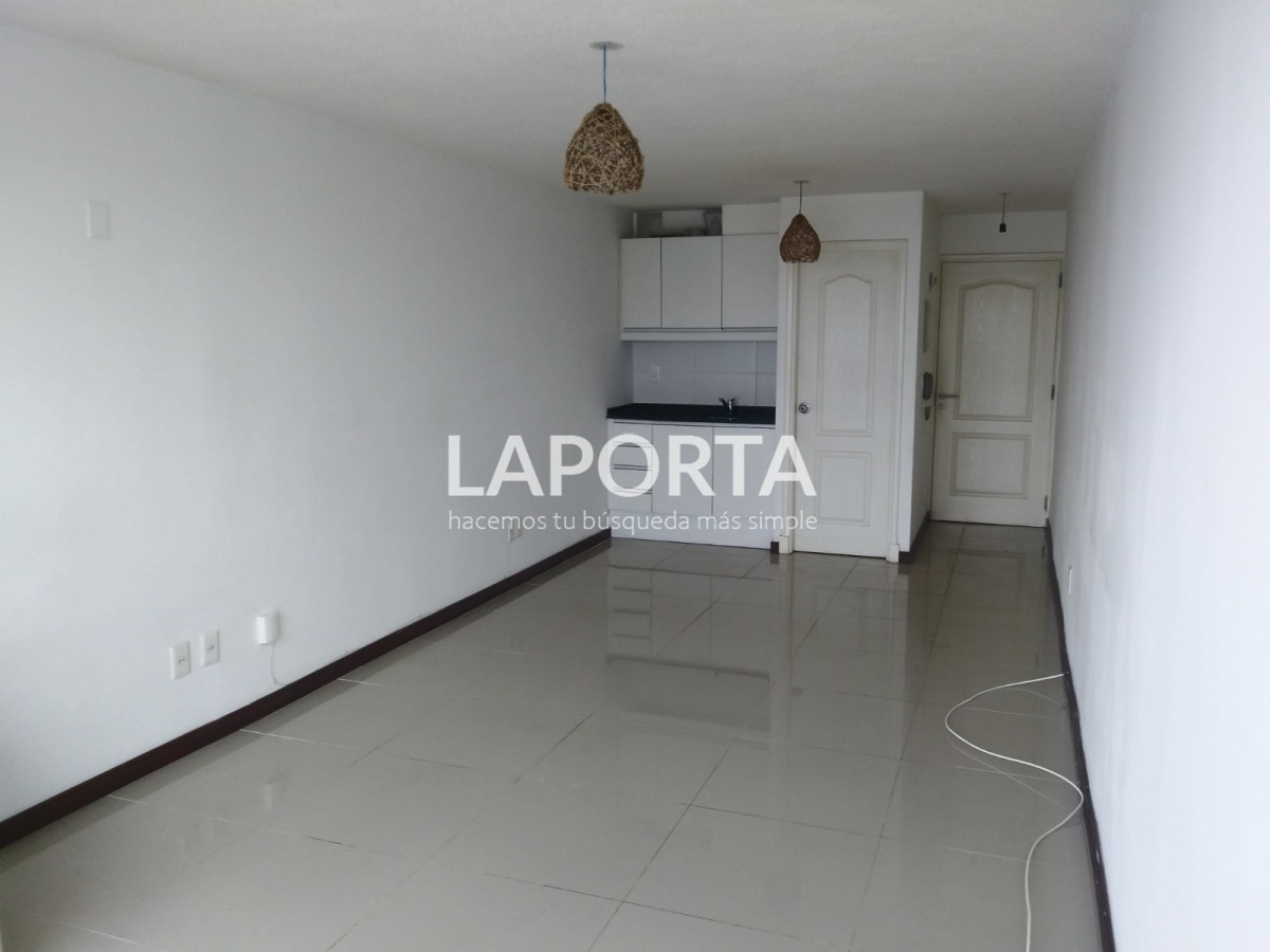 Apartamento ID.350/Alquiler-monoambiente-en-Parque-Batlle-con-vistas-despejadas,-al-mar-y-a-al-parque. - Alquiler monoambiente en Parque Batlle con vistas despejadas, al mar y a al parque.