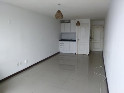 Apartamento ID.350/Alquiler-monoambiente-en-Parque-Batlle-con-vistas-despejadas,-al-mar-y-a-al-parque. - Alquiler monoambiente en Parque Batlle con vistas despejadas, al mar y a al parque.