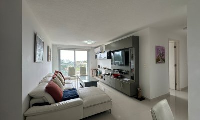 Apartamento de 3 dormitorios en venta en Punta del Este