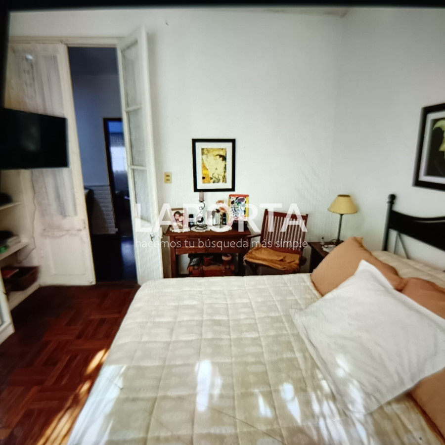 Casa ID.427/Amplia-casa-con-depósito-más-local-independientes. - Amplia casa con depósito más local independientes.