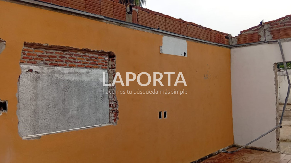 Casa ID.950/Oportunidad-en-Zona-Ceibal--Casa-para-Reciclar-a-Metros-de-Todo - Oportunidad en Zona Ceibal - Casa para Reciclar a Metros de Todo
