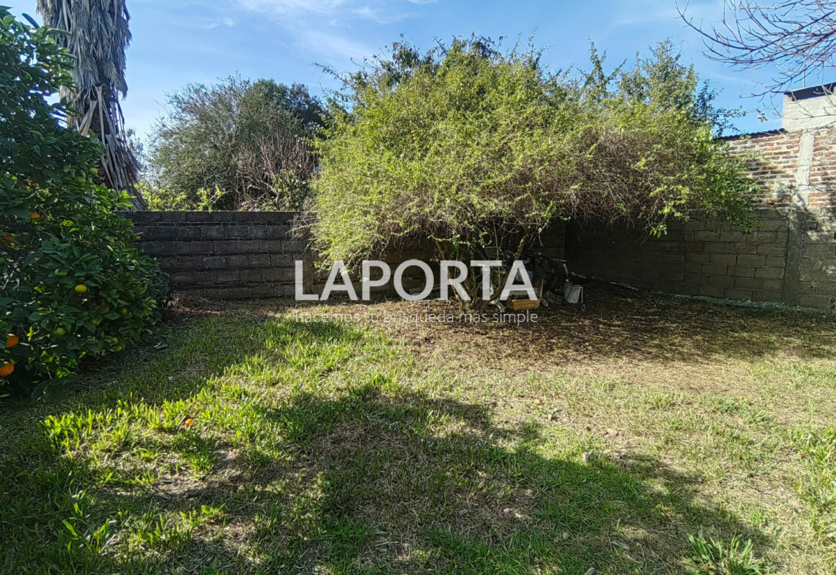 Casa ID.1425/Casa-en-venta-a-pocas-cuadras-del-shopping,-Salto. - Casa en venta a pocas cuadras del shopping, Salto.