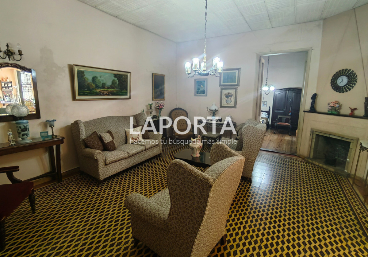 Casa ID.1306/Casa-en-venta-en-zona-centro-y-a-pasos-del-puerto,-Salto - Casa en venta en zona centro y a pasos del puerto, Salto
