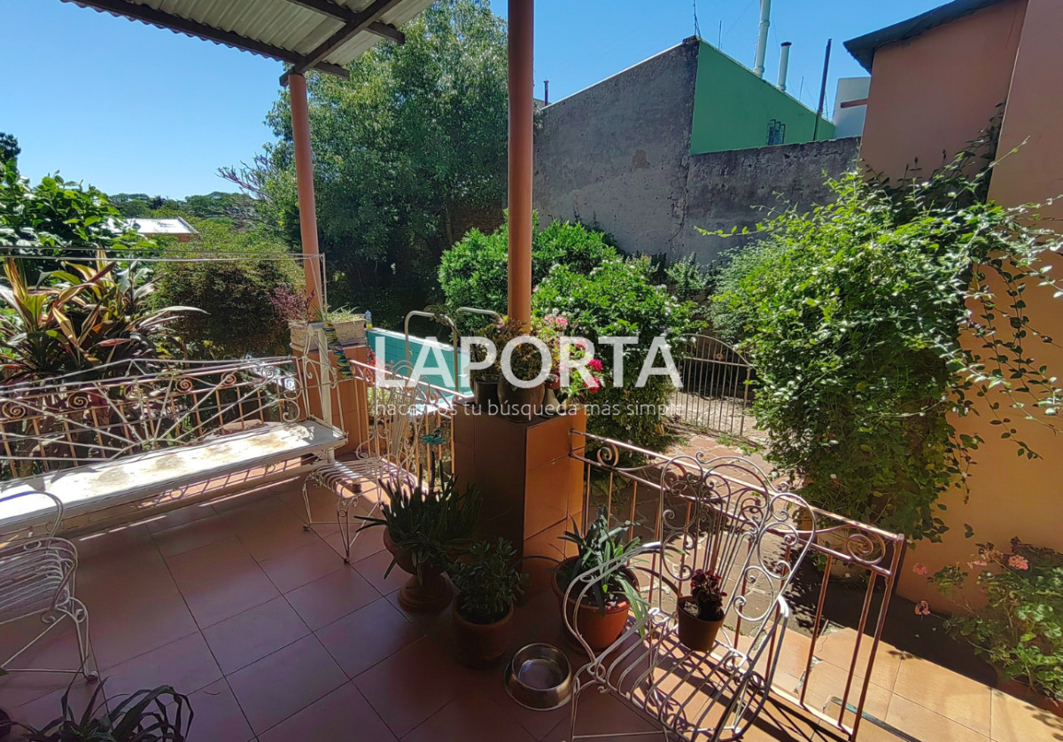 Casa ID.1306/Casa-en-venta-en-zona-centro-y-a-pasos-del-puerto,-Salto - Casa en venta en zona centro y a pasos del puerto, Salto