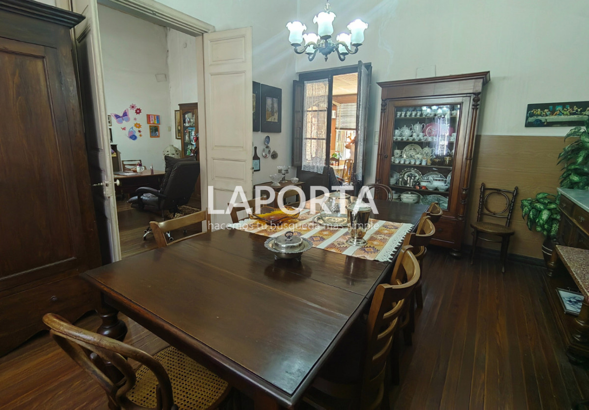 Casa ID.1306/Casa-en-venta-en-zona-centro-y-a-pasos-del-puerto,-Salto - Casa en venta en zona centro y a pasos del puerto, Salto