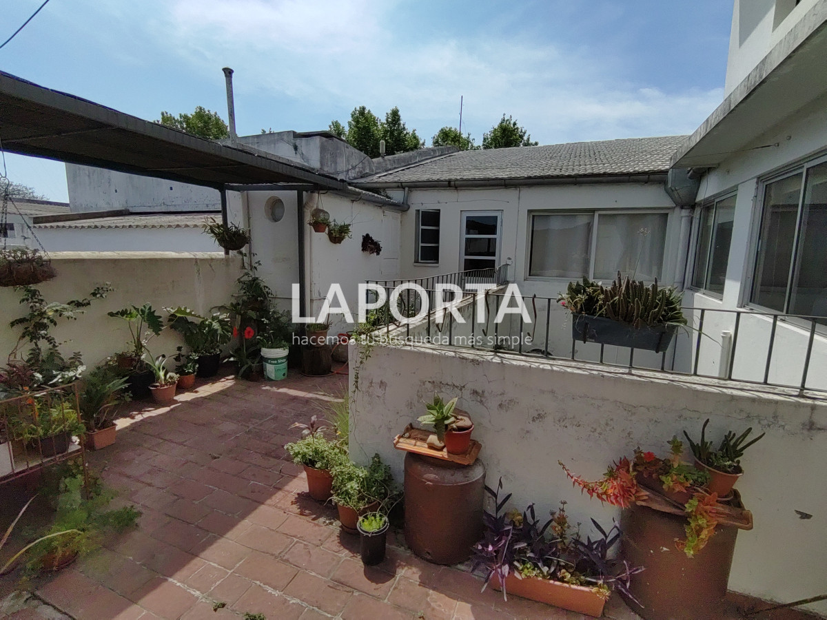 Casa ID.357/Casa-en-Venta-en-el-centro-frente-a-Plaza-Artigas - Casa en Venta en el centro frente a Plaza Artigas