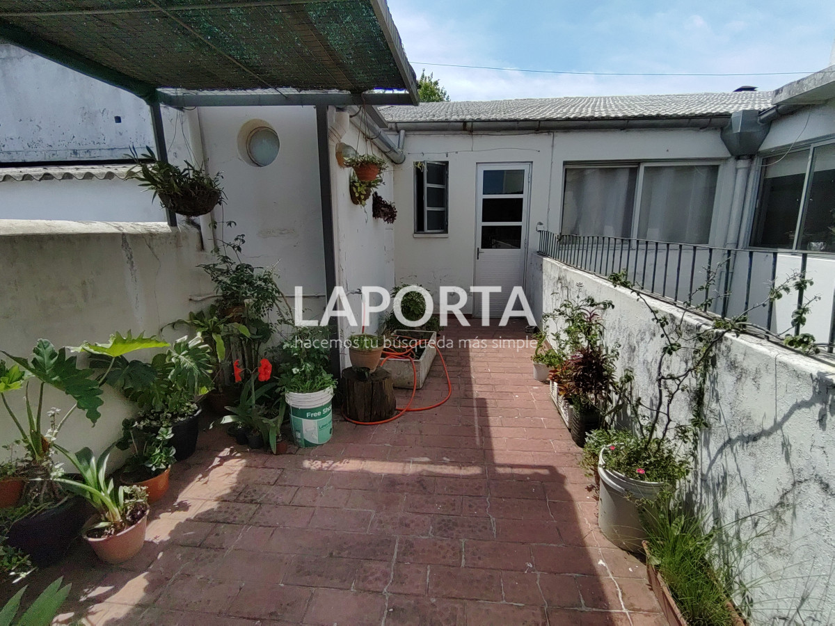 Casa ID.357/Casa-en-Venta-en-el-centro-frente-a-Plaza-Artigas - Casa en Venta en el centro frente a Plaza Artigas