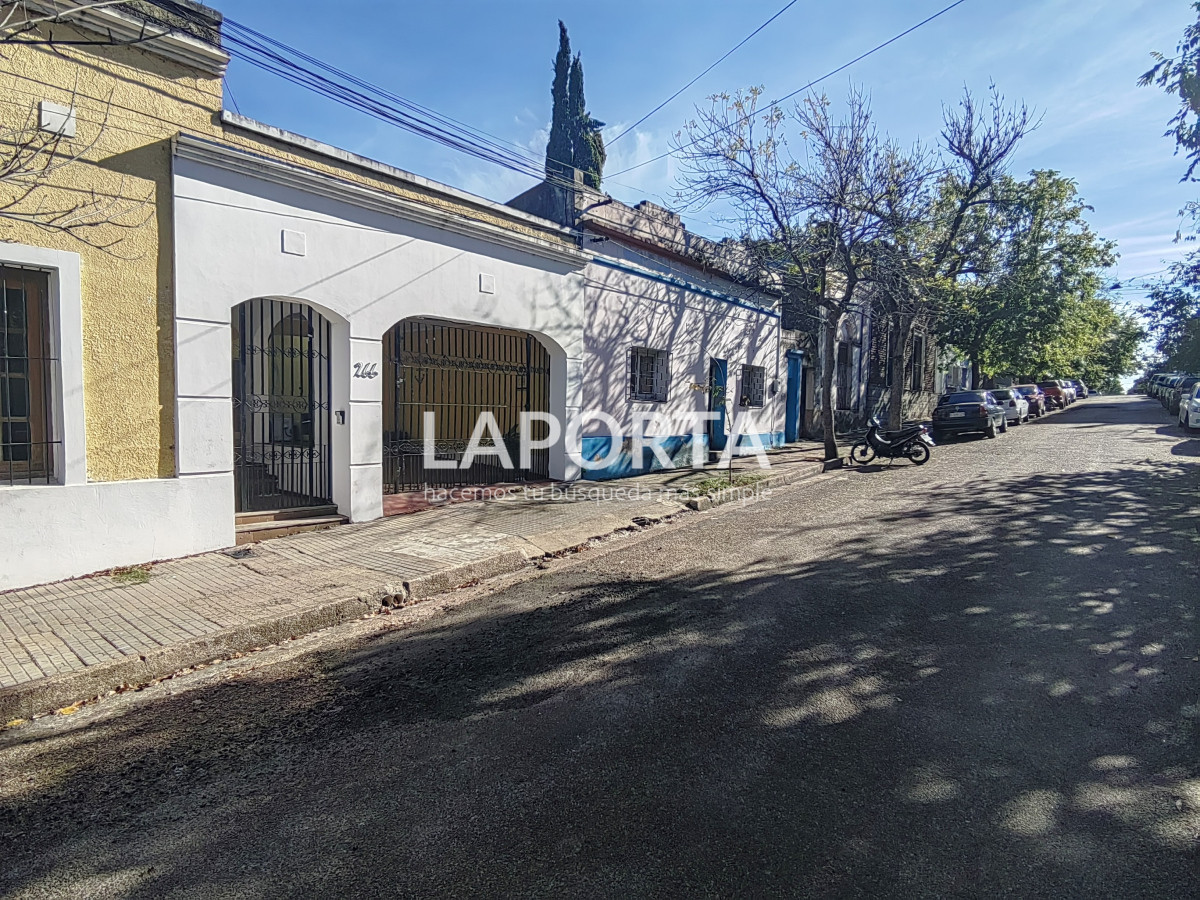 Casa ID.919/Casa-en-venta-y-alquiler-en-zona-centro-de-Salto - Casa en venta y alquiler en zona centro de Salto