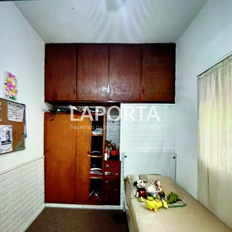 Casa ID.427/Amplia-casa-con-depósito-más-local-independientes. - Amplia casa con depósito más local independientes.