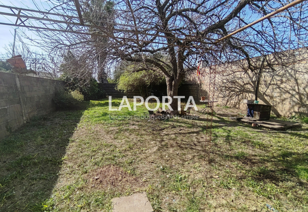 Casa ID.1425/Casa-en-venta-a-pocas-cuadras-del-shopping,-Salto. - Casa en venta a pocas cuadras del shopping, Salto.