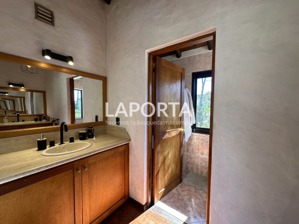 Casa ID.1265/Venta-de-casa-en-La-Barra-a-100-metros-de-playa-Montoya - Venta de casa en La Barra a 100 metros de playa Montoya