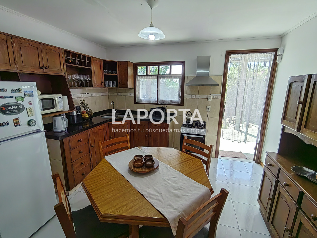 Casa ID.655/Casa-en-venta-en-zona-centro,-cerca-de-universidades-en-Salto - Casa en venta en zona centro, cerca de universidades en Salto