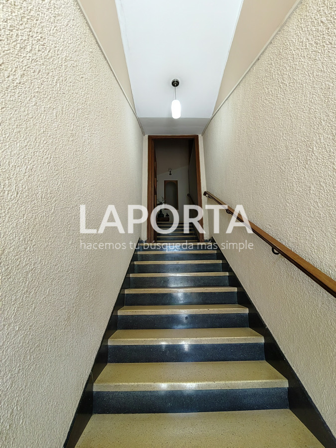 Casa ID.357/Casa-en-Venta-en-el-centro-frente-a-Plaza-Artigas - Casa en Venta en el centro frente a Plaza Artigas