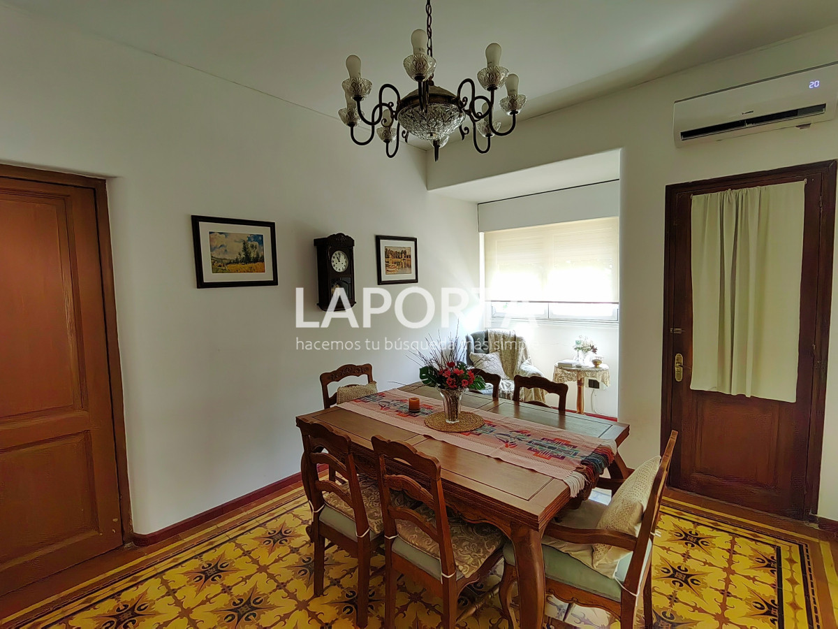 Casa ID.357/Casa-en-Venta-en-el-centro-frente-a-Plaza-Artigas - Casa en Venta en el centro frente a Plaza Artigas