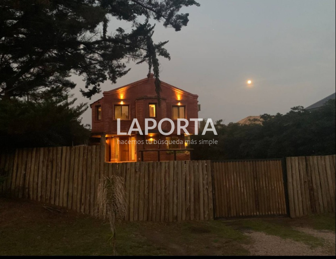Casa ID.1265/Venta-de-casa-en-La-Barra-a-100-metros-de-playa-Montoya - Venta de casa en La Barra a 100 metros de playa Montoya