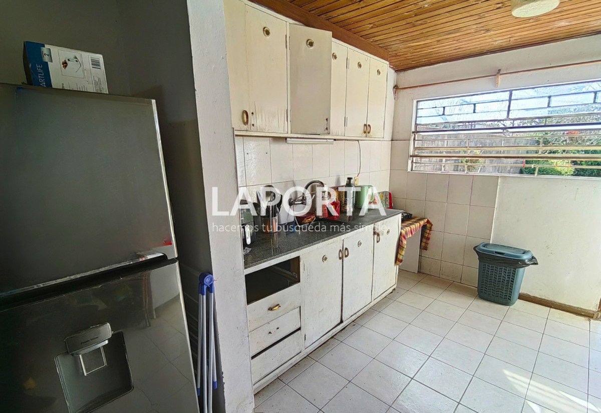 Casa ID.1425/Casa-en-venta-a-pocas-cuadras-del-shopping,-Salto. - Casa en venta a pocas cuadras del shopping, Salto.