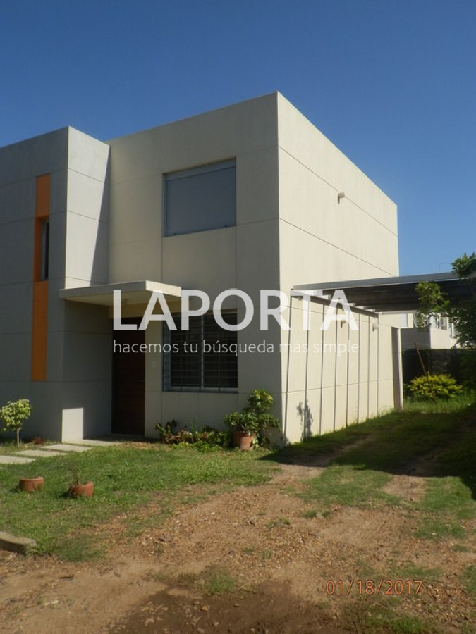 Casa ID.1500/Casa-en-venta-en-complejo-Aires-del-Laurel - Casa en venta en complejo Aires del Laurel