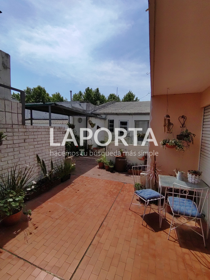 Casa ID.357/Casa-en-Venta-en-el-centro-frente-a-Plaza-Artigas - Casa en Venta en el centro frente a Plaza Artigas