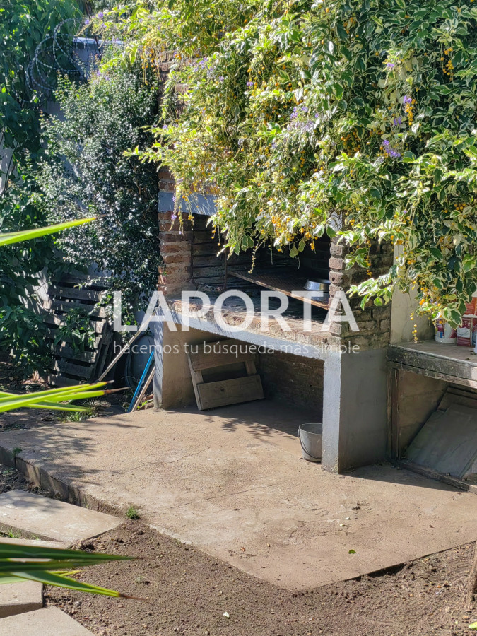 Casa ID.655/Casa-en-venta-en-zona-centro,-cerca-de-universidades-en-Salto - Casa en venta en zona centro, cerca de universidades en Salto