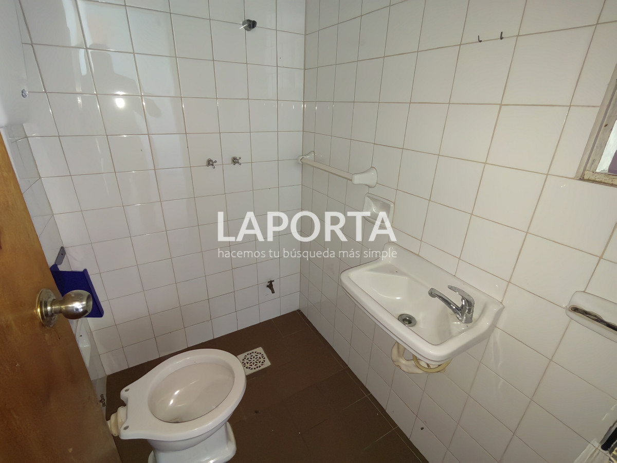 Casa ID.919/Casa-en-venta-y-alquiler-en-zona-centro-de-Salto - Casa en venta y alquiler en zona centro de Salto