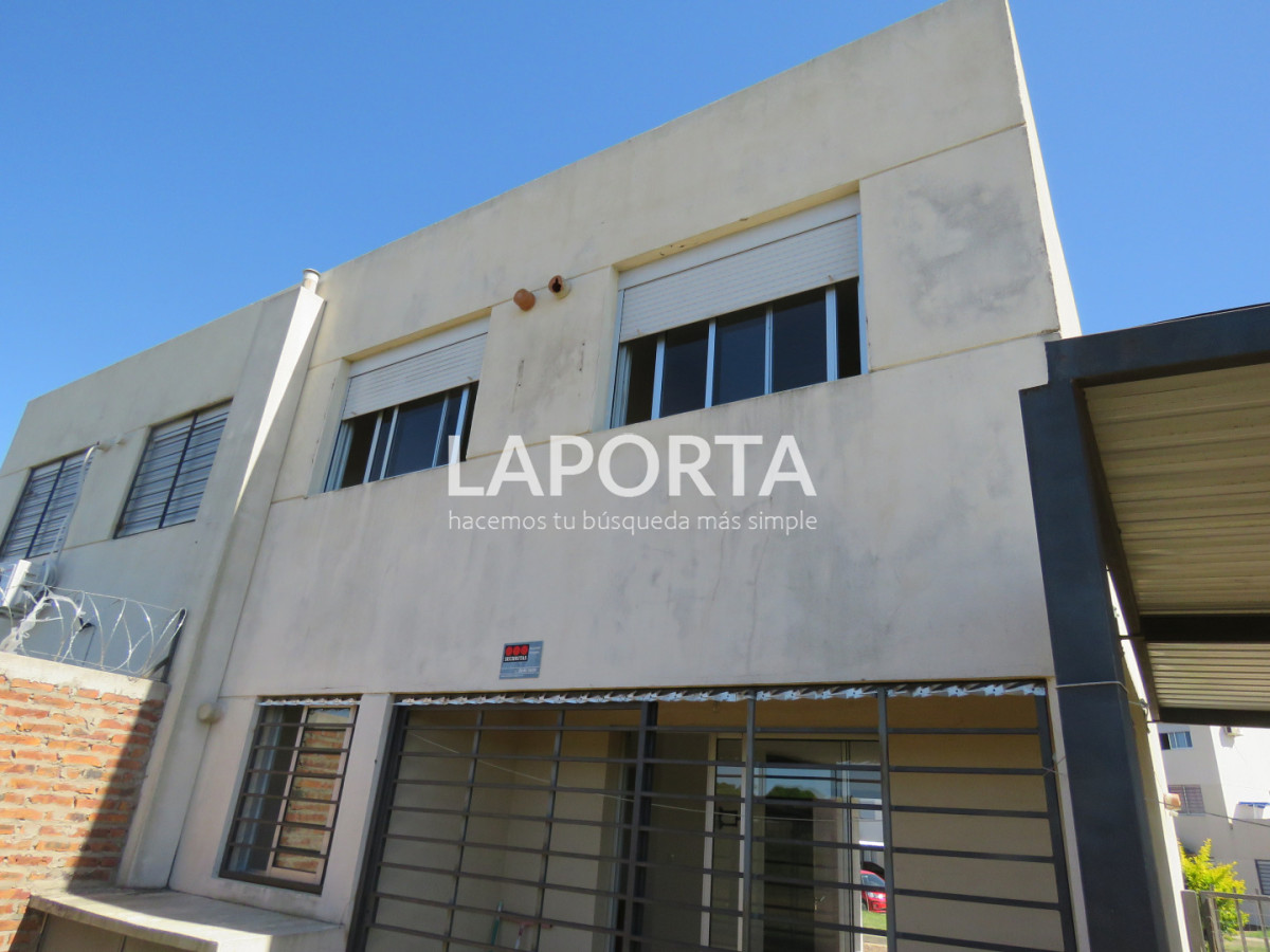 Casa ID.1920/Casa-en-alquiler-de-3-dormitorios-con-cochera - Casa en alquiler de 3 dormitorios con cochera