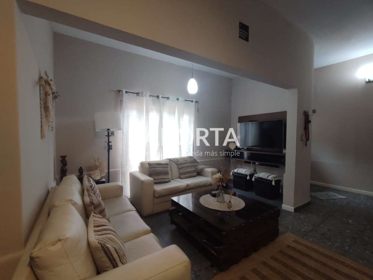 Casa ID.336/Venta-casa-ph-3-dormitorios,-azotea-con-parrillero-en-Brazo-Oriental - Venta casa ph 3 dormitorios, azotea con parrillero en Brazo Oriental