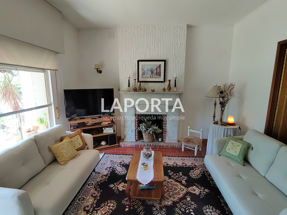 Casa ID.357/Casa-en-Venta-en-el-centro-frente-a-Plaza-Artigas - Casa en Venta en el centro frente a Plaza Artigas