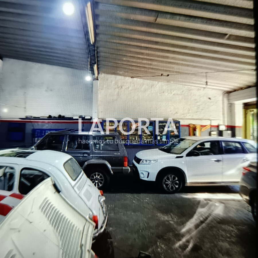 Casa ID.427/Amplia-casa-con-depósito-más-local-independientes. - Amplia casa con depósito más local independientes.