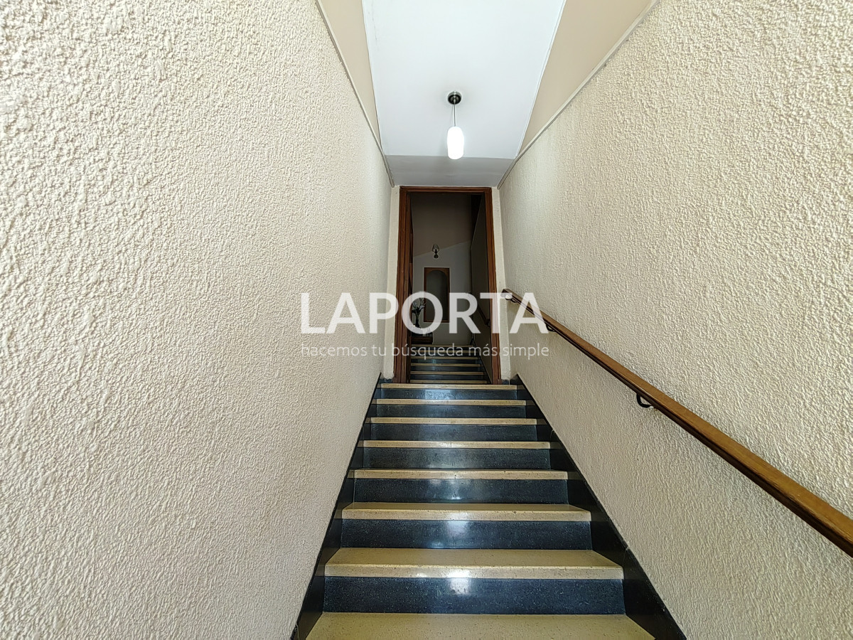 Casa ID.357/Casa-en-Venta-en-el-centro-frente-a-Plaza-Artigas - Casa en Venta en el centro frente a Plaza Artigas