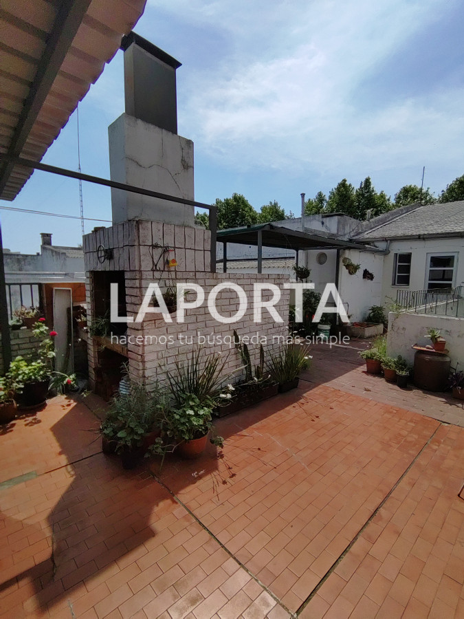 Casa ID.357/Casa-en-Venta-en-el-centro-frente-a-Plaza-Artigas - Casa en Venta en el centro frente a Plaza Artigas