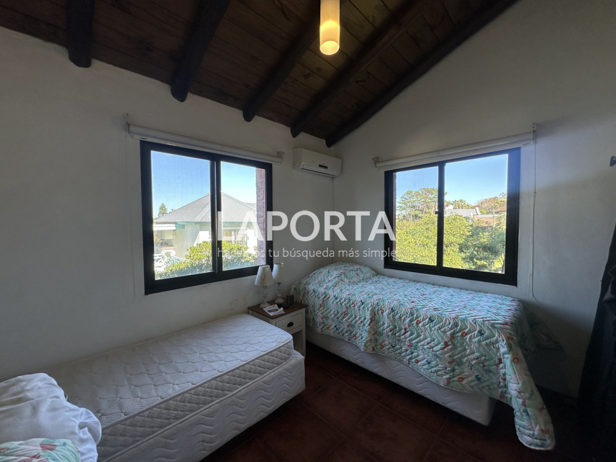 Casa ID.1265/Venta-de-casa-en-La-Barra-a-100-metros-de-playa-Montoya - Venta de casa en La Barra a 100 metros de playa Montoya
