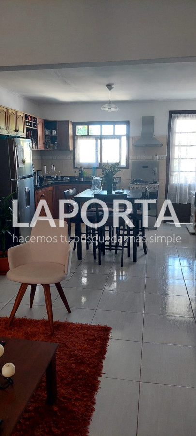 Casa ID.655/Casa-en-venta-en-zona-centro,-cerca-de-universidades-en-Salto - Casa en venta en zona centro, cerca de universidades en Salto
