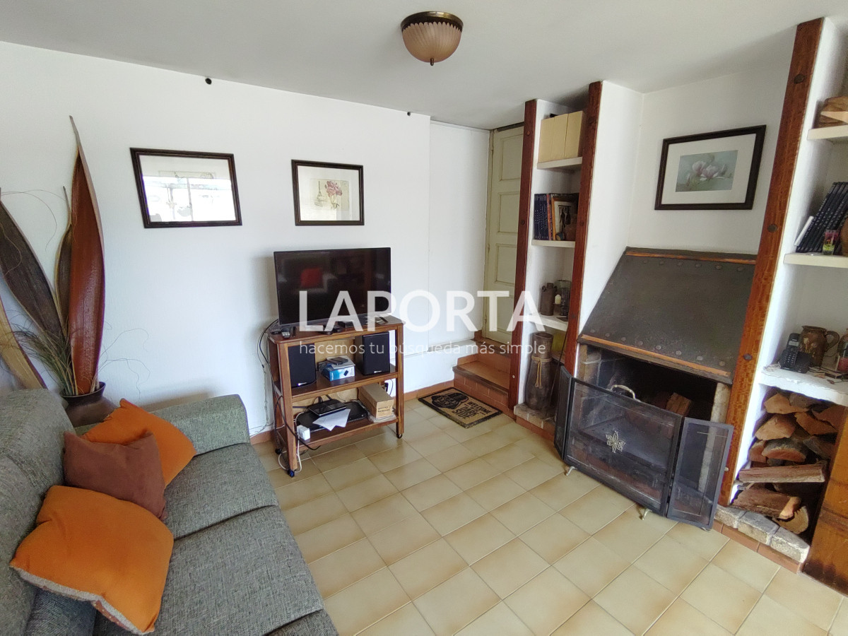 Casa ID.357/Casa-en-Venta-en-el-centro-frente-a-Plaza-Artigas - Casa en Venta en el centro frente a Plaza Artigas