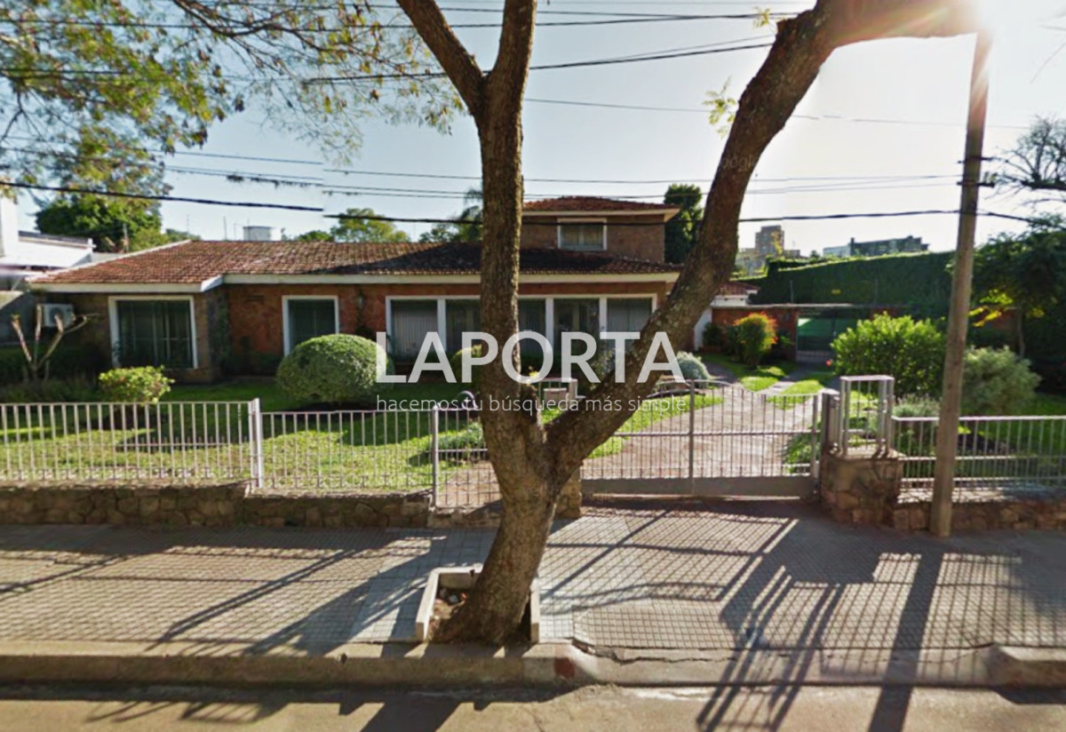 Casa ID.1380/Casa-en-venta-en-zona-centro-de-Salto. - Casa en venta en zona centro de Salto.