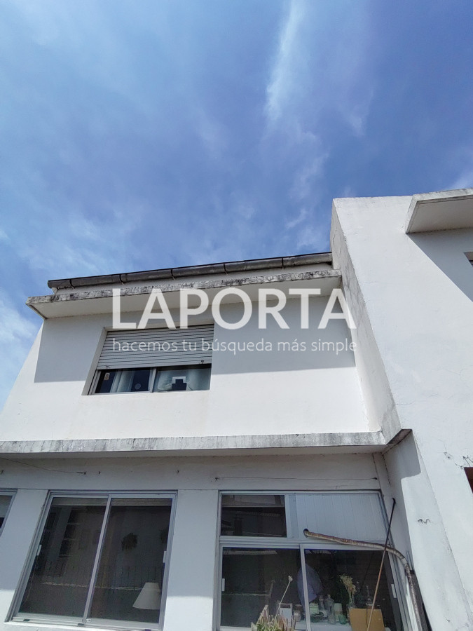 Casa ID.357/Casa-en-Venta-en-el-centro-frente-a-Plaza-Artigas - Casa en Venta en el centro frente a Plaza Artigas