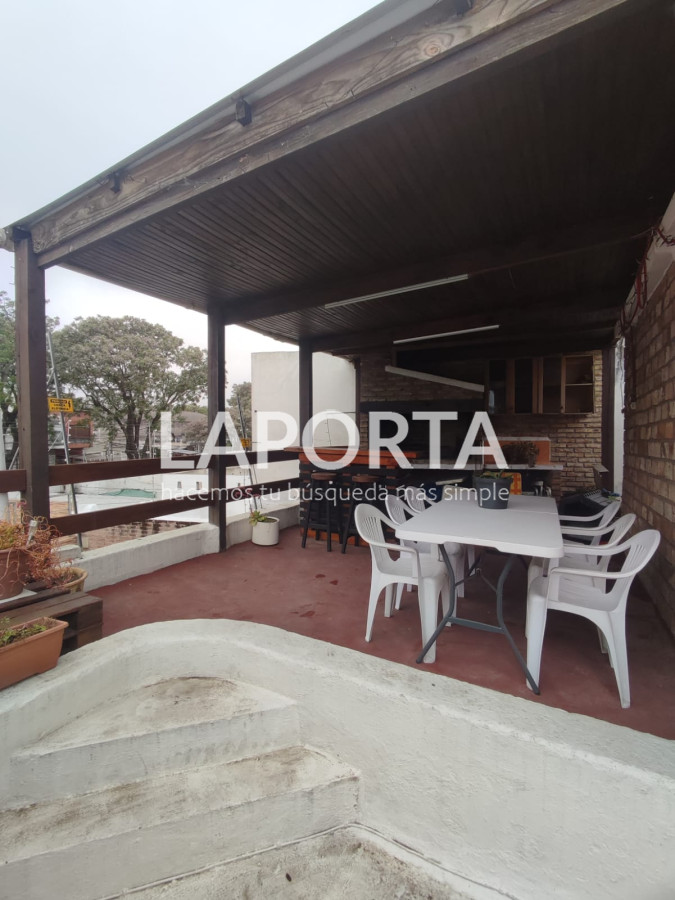 Casa ID.336/Venta-casa-ph-3-dormitorios,-azotea-con-parrillero-en-Brazo-Oriental - Venta casa ph 3 dormitorios, azotea con parrillero en Brazo Oriental