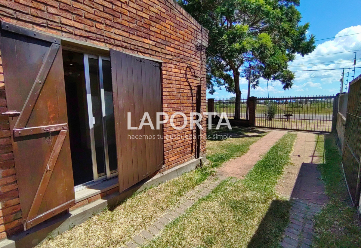 Casa ID.1506/Casa-en-venta-con-amplios-espacios-en-zona-sur-de-Salto. - Casa en venta con amplios espacios en zona sur de Salto.
