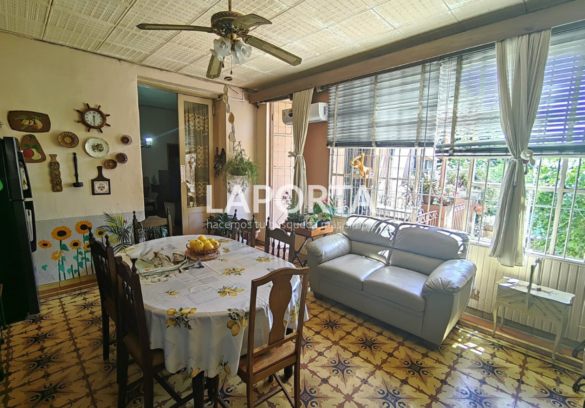 Casa ID.1306/Casa-en-venta-en-zona-centro-y-a-pasos-del-puerto,-Salto - Casa en venta en zona centro y a pasos del puerto, Salto