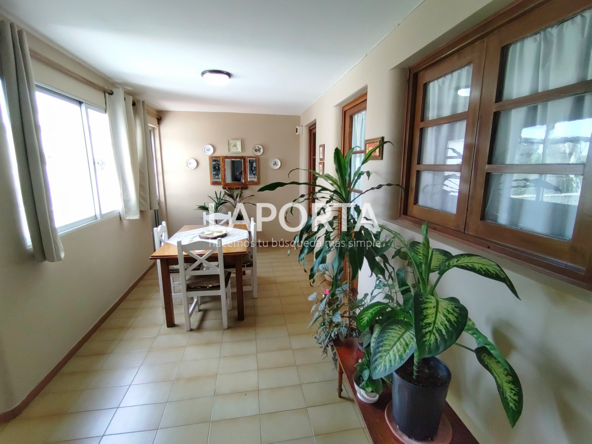 Casa ID.357/Casa-en-Venta-en-el-centro-frente-a-Plaza-Artigas - Casa en Venta en el centro frente a Plaza Artigas