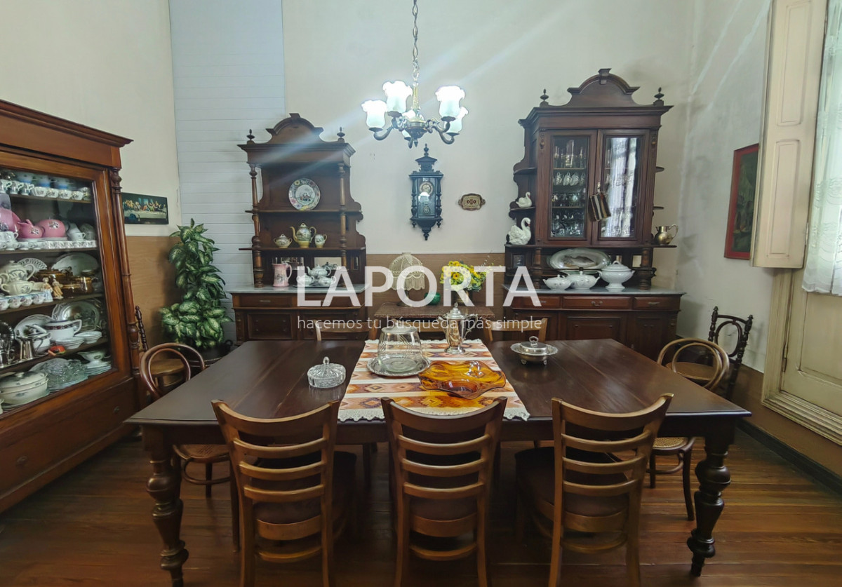 Casa ID.1306/Casa-en-venta-en-zona-centro-y-a-pasos-del-puerto,-Salto - Casa en venta en zona centro y a pasos del puerto, Salto
