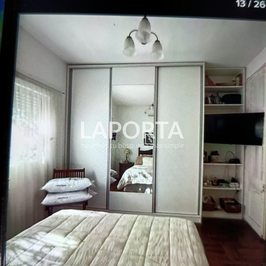 Casa ID.427/Amplia-casa-con-depósito-más-local-independientes. - Amplia casa con depósito más local independientes.