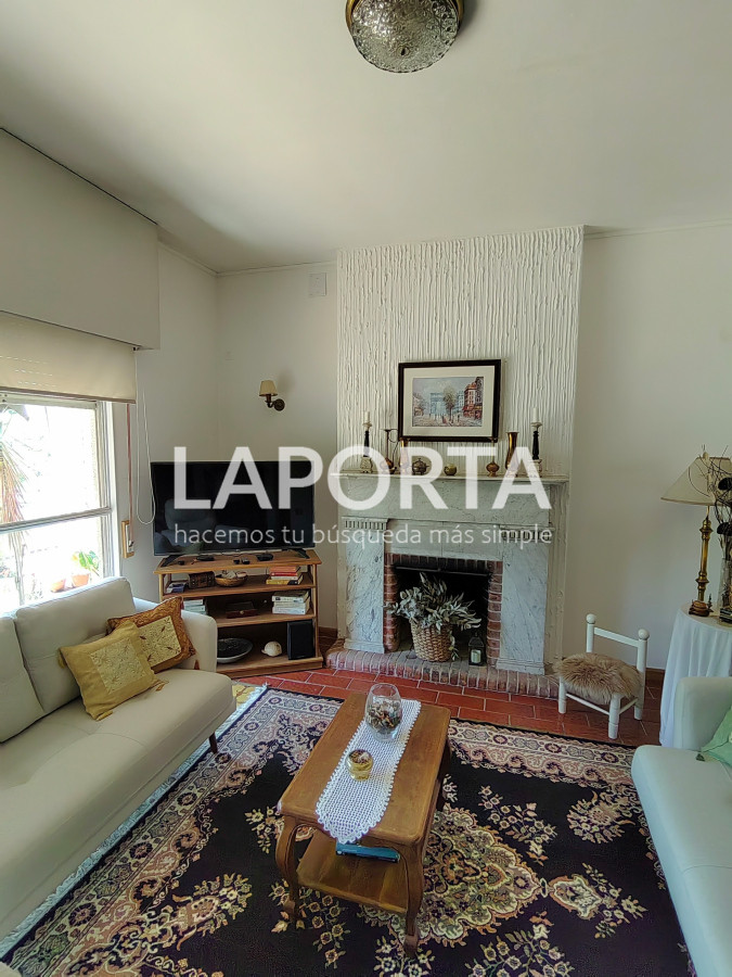 Casa ID.357/Casa-en-Venta-en-el-centro-frente-a-Plaza-Artigas - Casa en Venta en el centro frente a Plaza Artigas