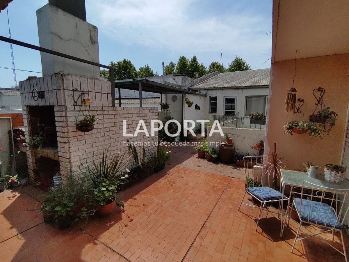 Casa ID.357/Casa-en-Venta-en-el-centro-frente-a-Plaza-Artigas - Casa en Venta en el centro frente a Plaza Artigas