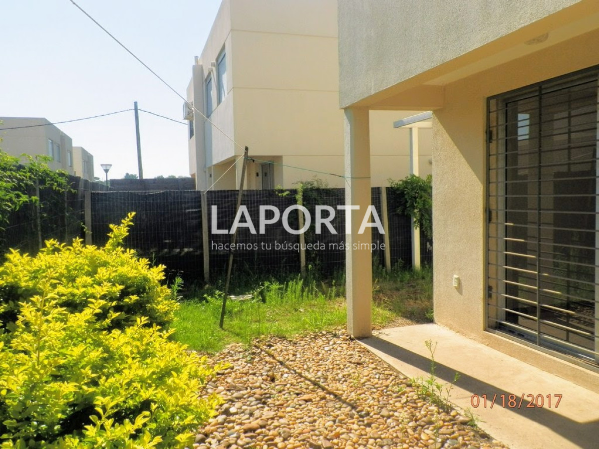 Casa ID.1500/Casa-en-venta-en-complejo-Aires-del-Laurel - Casa en venta en complejo Aires del Laurel
