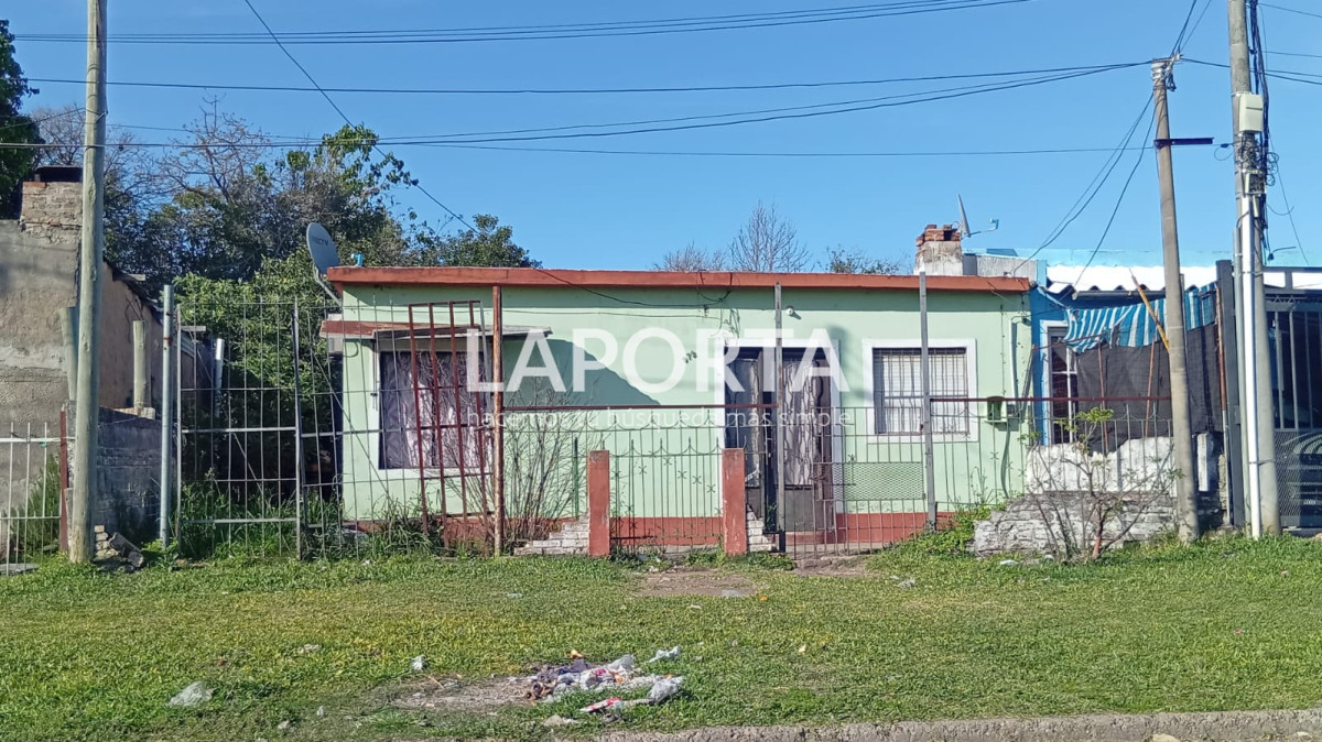 Casa ID.1214/Casa-en-venta-para-reciclar-en-Salto - Casa en venta para reciclar en Salto