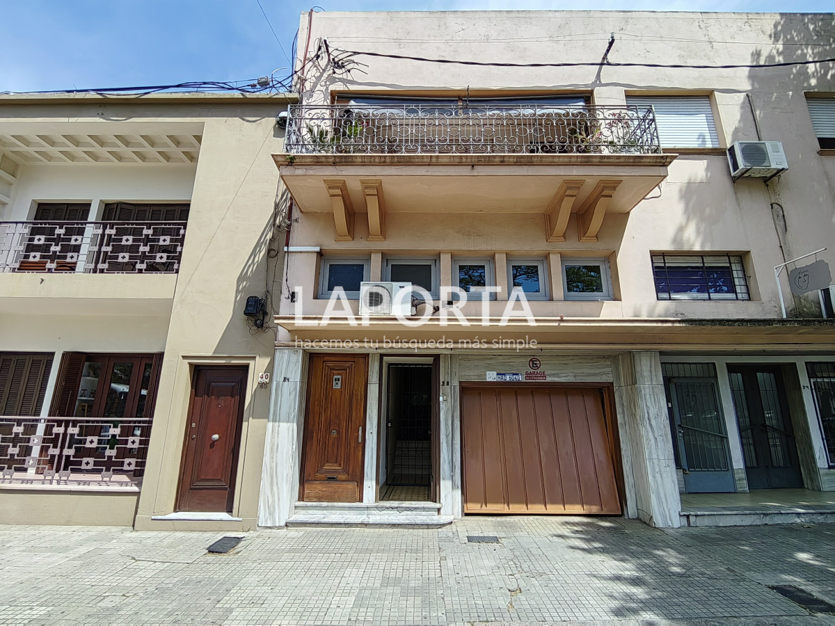 Casa ID.357/Casa-en-Venta-en-el-centro-frente-a-Plaza-Artigas - Casa en Venta en el centro frente a Plaza Artigas