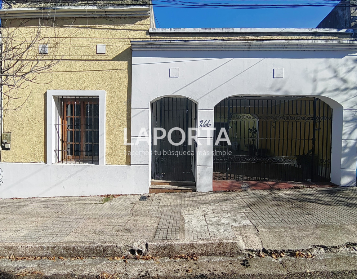 Casa ID.919/Casa-en-venta-y-alquiler-en-zona-centro-de-Salto - Casa en venta y alquiler en zona centro de Salto