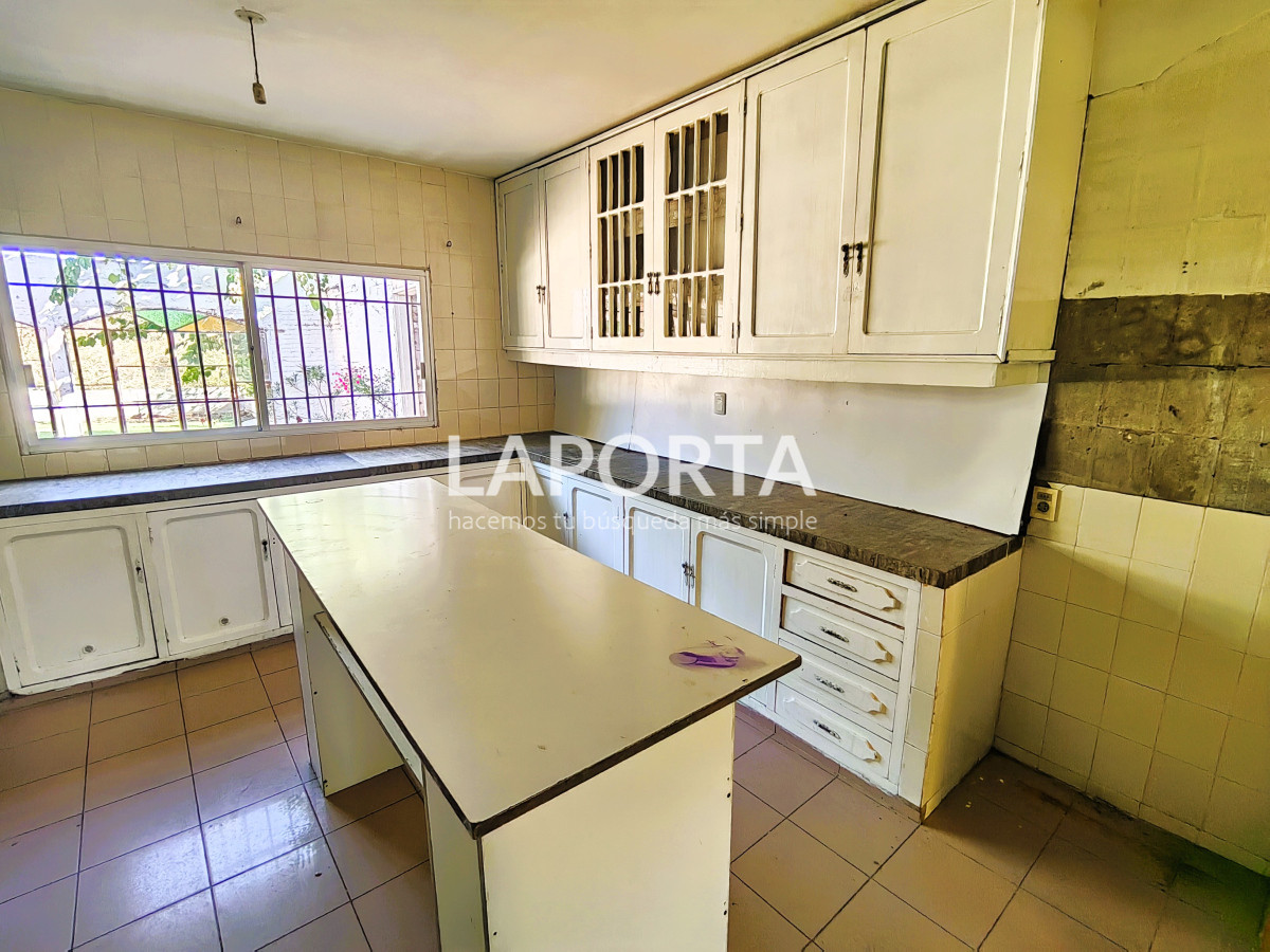 Casa ID.919/Casa-en-venta-y-alquiler-en-zona-centro-de-Salto - Casa en venta y alquiler en zona centro de Salto