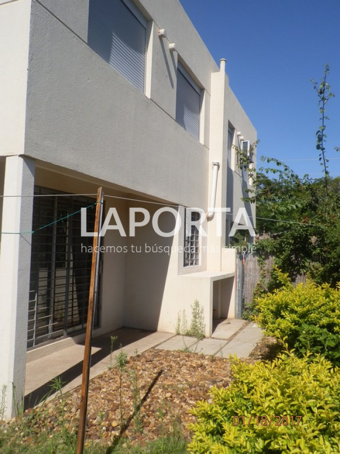Casa ID.1500/Casa-en-venta-en-complejo-Aires-del-Laurel - Casa en venta en complejo Aires del Laurel